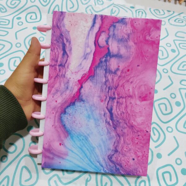 CUADERNO DE DISCOS A5 CUADROS – MARMOLEADO ROSA