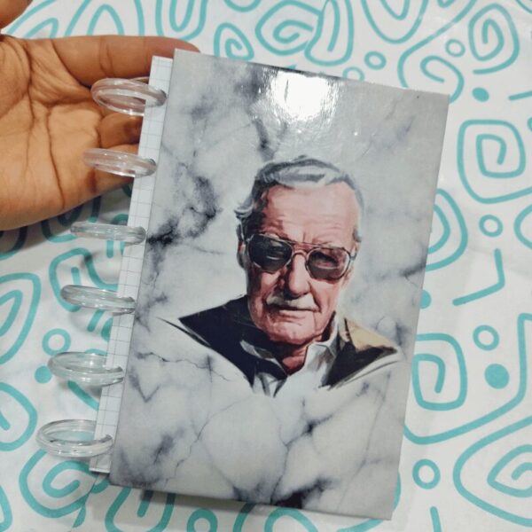 CUADERNO DE DISCOS A6 CUADROS - STAN LEE