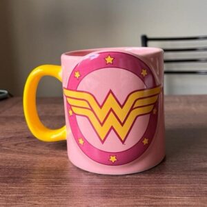 TAZA GRANDE - ESCUDO MUJER MARAVILLA