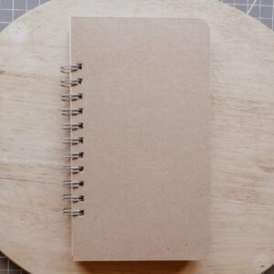 LIBRETA LARGA SIN DECO 80 HOJAS 90GR